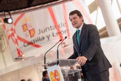 El presidente de la Junta de CyL, Alfonso Fernández Mañueco, durante la inauguración de AR-PA Turismo Cultural e INTUR.