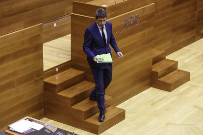 Carlos Mazón, en el pleno de las Cortes valencianas.