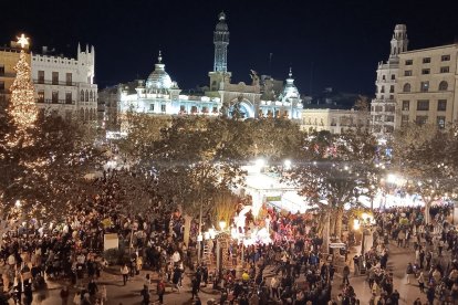 Decoración de Navidad en la plaza del Ayuntamiento de València
