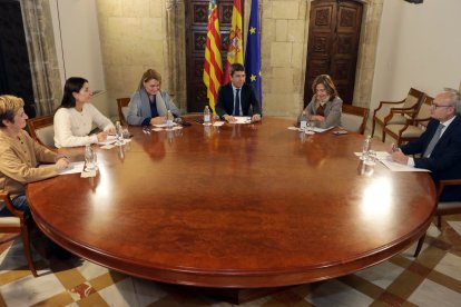 El 'president' de la Generalitat, Carlos Mazón, se reúne con representantes de la Unión Española de Entidades Aseguradoras y Reaseguradoras (Unespa).
