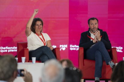 Teresa Ribera junto a Óscar Puente