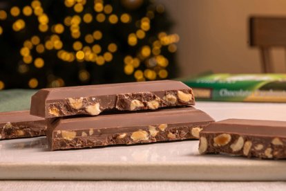 Turrón de chocolate con cacahuetes