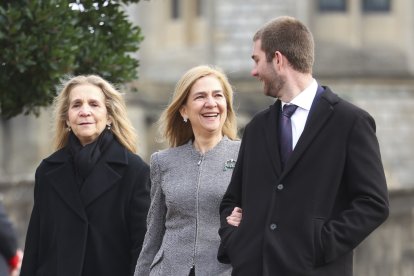 La Infanta Elena, la Infanta Cristina y Juan Valentin Urdangarin.