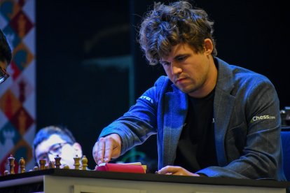 Magnus Carlsen durante un campeonato de ajedrez.