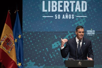 El presidente del Gobierno, Pedro Sánchez, interviene durante el acto 'España en Libertad', en el Auditorio del Museo Nacional Centro de Arte Reina Sofía, a 8 de enero.