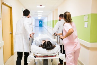 Paciente siendo hospitalizado