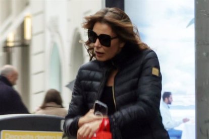 Mar Flores visita a su nieto en ausencia de Alejandra Rubio.