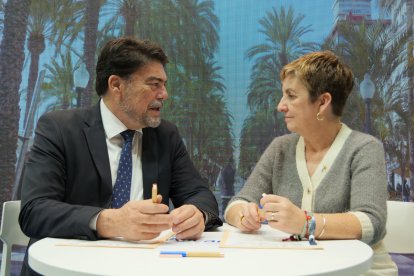 Luis Barcala y Marian Cano en Fitur