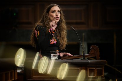 La diputada del PP, Esther Muñoz, durante una sesión en el Congreso.
