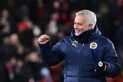 José Mourinho, durante un partido del Fenerbahce.