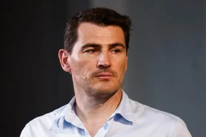 Iker Casillas, como su ex Sara Carbonero, sigue copando portadas por sus relaciones más o menos serias.