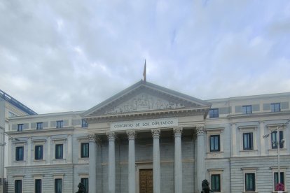 Concentración de la Plataforma Sí a Almaraz, a las puertas del Congreso de los Diputados.
