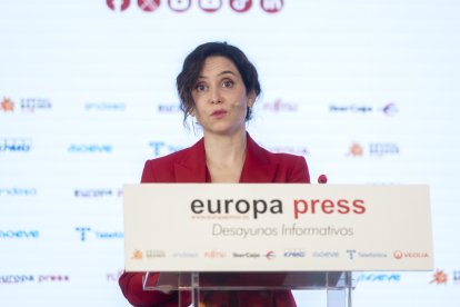 La presidenta de la Comunidad de Madrid, Isabel Díaz Ayuso, interviene durante un desayuno informativo de Europa Press, en el Hotel Rosewood Villa Magna, a 24 de marzo de 2025, en Madrid (España).