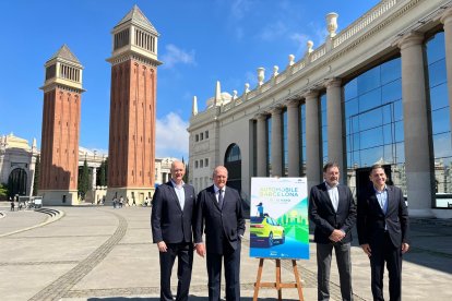 El presidente del salón, Enrique Lacalle, junto al director general Anfac, José López-Tafall, el director de Negocio Internacional de Fira de Barcelona, Ricard Zapatero, y el director de Automobile Barcelona, José Miguel García.
