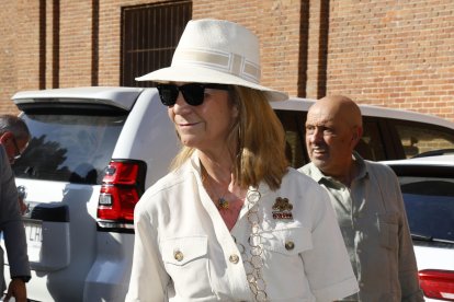 Caos en Zarzuela por un delicado asunto de la Infanta Elena: el Rey calla