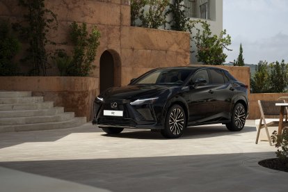 Lexus RZ.