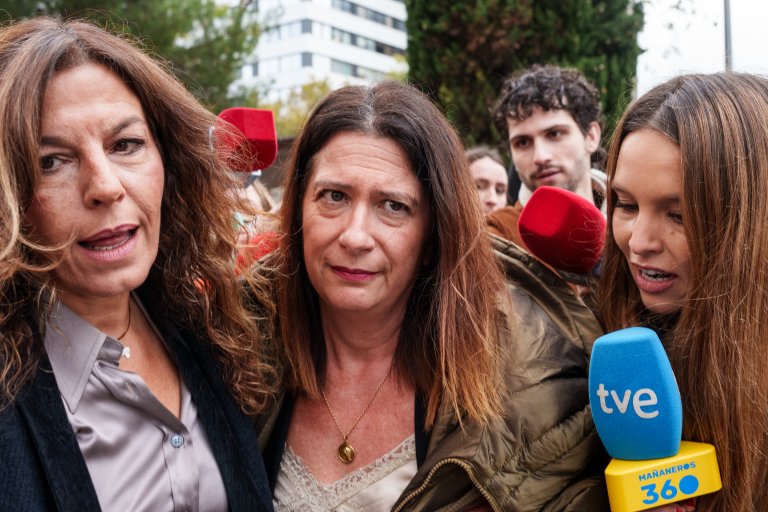 El PSOE teme a Leire Díez: Ferraz recula y deja en el aire la acción judicial contra 'la fontanera'