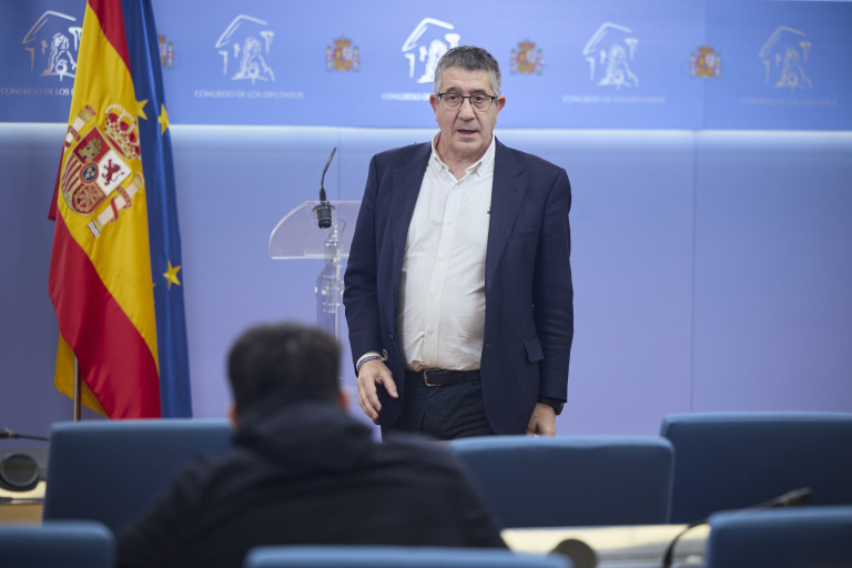 Patxi López redobla su ofensiva contra Vito Quiles tras el estallido en el Congreso: “Matón y acosador de mujeres”