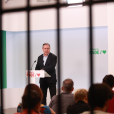 El secretario general del PSOE en Andalucía, Juan Espadas, atiende a los medios. A 10 de junio de 2024, en Sevilla (Andalucía, España). Juan Espadas ha atendido a los medios antes de la reunión de la Comisión Ejecutiva Regional del PSOE-A.
Rocío Ruz / Europa Press
10/6/2024