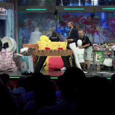 Jorge Conde y David Broncano subastan artículos de La Resistencia