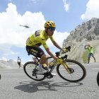 El campeón del Tour, Jonas Vingegaard, en la ascensión al mítico puerto de Alpe d'Huez.