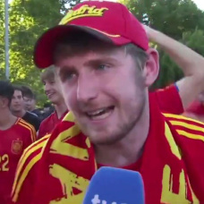 Un aficionado de la selección española, ante las cámaras de TVE