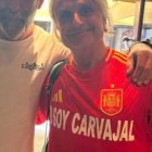 Nacho Cano, con la camiseta en apoyo de Carvajal
