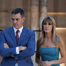 Pedro Sánchez junto a su mujer Begoña Gómez
