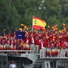 La bandera española ondeando en el río Sena