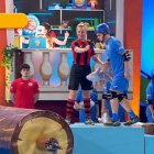 El equipo azul durante la prueba de Los Troncos Locos