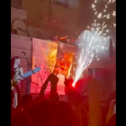 Captura del vídeo donde se quema la imagen de Carlos Mazón