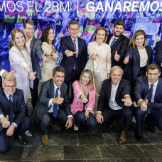 Foto de familia de los miembros del PP a su llegada a la Junta Directiva del PP.