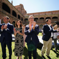 El líder del PP, Alberto Núñez Feijóo, junto a Juanma Moreno (Andalucía), Isabel Díaz Ayuso (Madrid) y Alfonso Fernández Mañueco (Castilla y León)