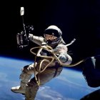 Imagen del paseo espacial de un tripulante de Polaris Dawn