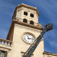 Imagen de los bomberos en el edificio consistorial