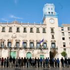 Minuto de silencio en el Ayuntamiento de Alicante
