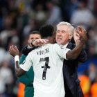 Vinicius Junior junto a Carlo Ancelotti