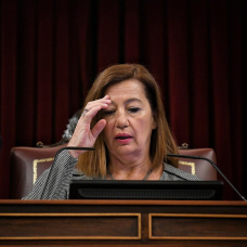 La presidenta del Congreso, Francina Armengol, interviene durante una sesión plenaria en el Congreso de los Diputados.