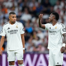 Kylian Mbappé y Vinicius, en un partido.