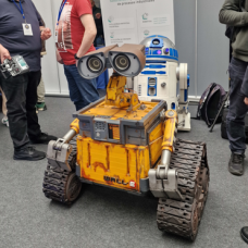 Robots para ayudar a niños con autismo, para hacer inventarios o para emergencias participan en las JAI de la UVigo.
