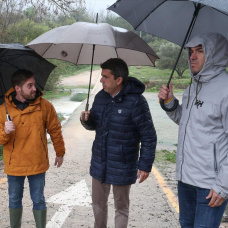 El president de la Generalitat, Carlos Mazón, se ha desplazado a las poblaciones de Navarrés, Anna y Enguera, junto con el presidente de la Diputación de Valencia, Vicent Mompó, y la senadora Estela Darocas.

REMITIDA / HANDOUT por GVA
Fotografía remitida a medios de comunicación exclusivamente para ilustrar la noticia a la que hace referencia la imagen, y citando la procedencia de la imagen en la firma
06/3/2025