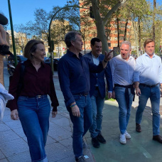 Feijóo y Juanma Moreno, junto a Gamarra, Bendodo y Repullo, en Sevilla