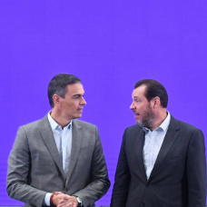 El presidente del Gobierno, Pedro Sánchez y el ministro de Transportes y Movilidad Sostenible, Óscar Puente.