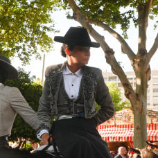 Victoria Federica de Marichalar en la Feria de Abril, donde también ha estado Borja Moreno.