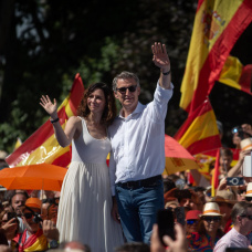 Feijóo, y Ayuso, durante la concentración del PP