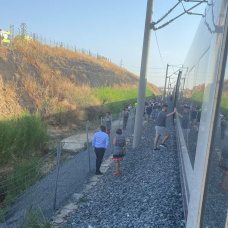 Pasajeros atrapados en un tren por una avería en la línea que conecta Madrid con Andalucía.