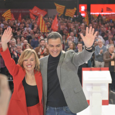 La secretaria general del PSOE de Aragón, ministra de Educación y portavoz del Gobierno, Pilar Alegría, con el líder del PSOE y presidente del Gobierno, Pedro Sánchez.