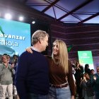 El presidente del PP, Alberto Núñez Feijóo, y la presidenta del PP de Extremadura, María Guardiola