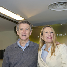 (Foto de ARCHIVO)
La presidenta de la Junta de Extremadura, María Guardiola (d), y el presidente del Partido Popular, Alberto Núñez Feijóo (i), durante un mitin del PP, a 4 de diciembre de 2025, en Don Benito, Badajoz, Extremadura (España). El mitin se enmarca dentro de la precampaña electoral para las elecciones a la Junta de Extremadura que se celebrarán el próximo 21 de diciembre.

Andrés Rodríguez / Europa Press
04/12/2025