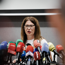 (Foto de ARCHIVO)
La exmilitante socialista Leire Díez durante una rueda de prensa, en el Hotel Novotel, a 4 de junio de 2025, en Madrid  (España). Leire Díaz que aparece en diversos audios haciendo gestiones contra mandos de la Unidad Central Operativa (UCO) de la Guardia Civil, ha convocado una comparecencia ante los medios de comunicación, después de haberse reunido ayer  en Ferraz con el jefe de los servicios jurídicos del PSOE u haberse dado de baja como afiliada del PSOE.

Carlos Luján / Europa Press
04 JUNIO 2025;PSOE;MADRID;SOCIALISTA;FONATNERA
04/6/2025